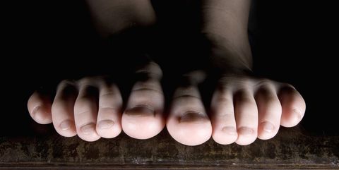 Toe, Finger, Leg, Foot, Nail, Hand, Joint, Human leg, Close-up, Human body, 