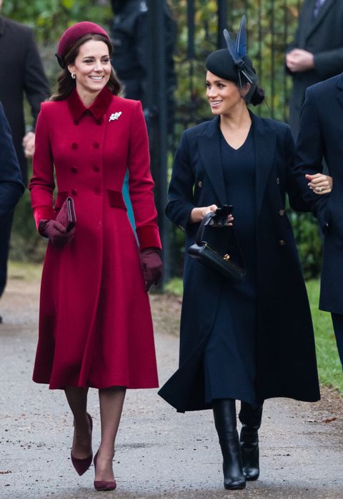 英國皇室凱特與梅根成為畫中主角？插畫家Adrián Valencia筆下的英國皇室經典時刻！