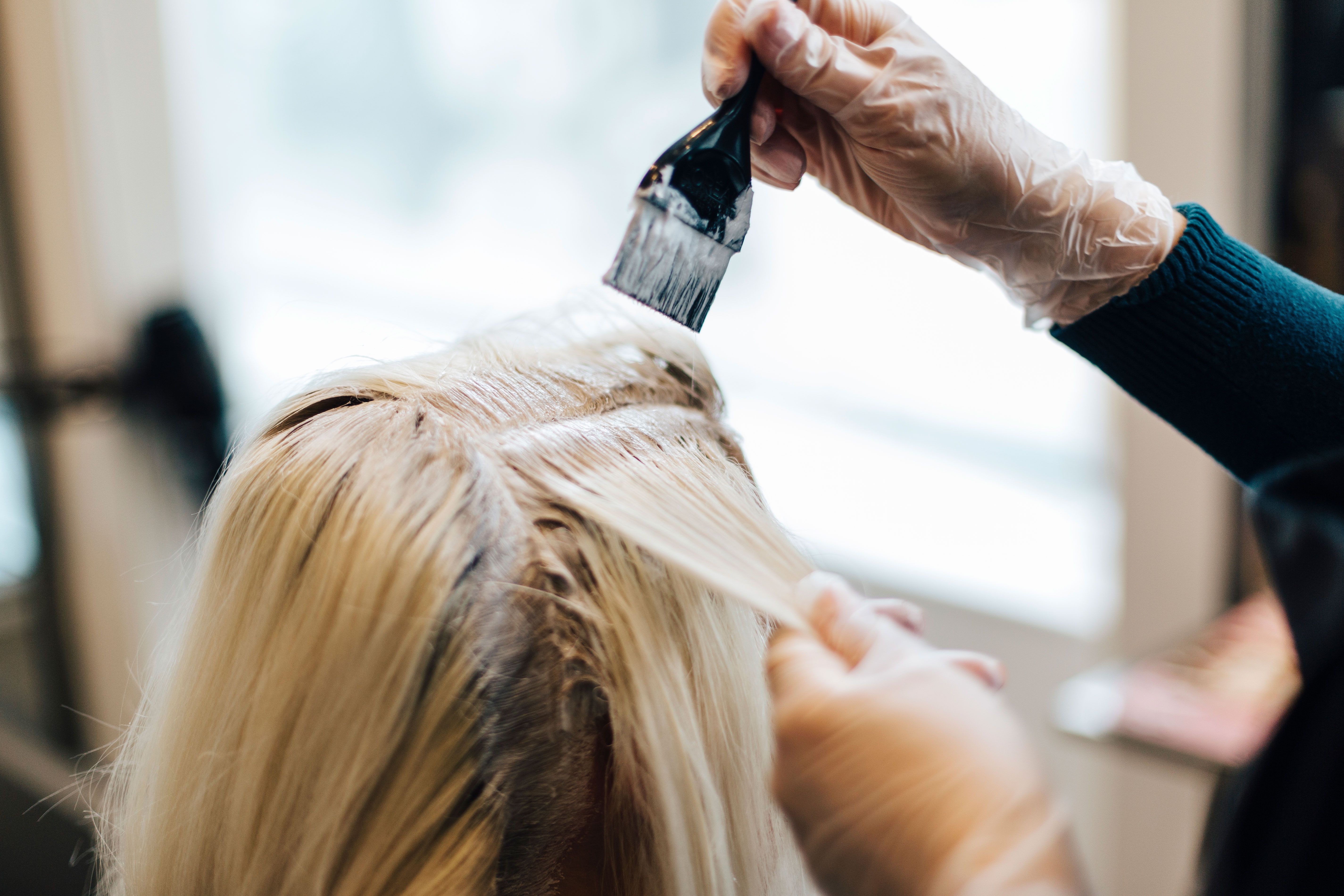 How To Bleach Hair At Home Hairstylist Tips For Dyeing Your Own Roots