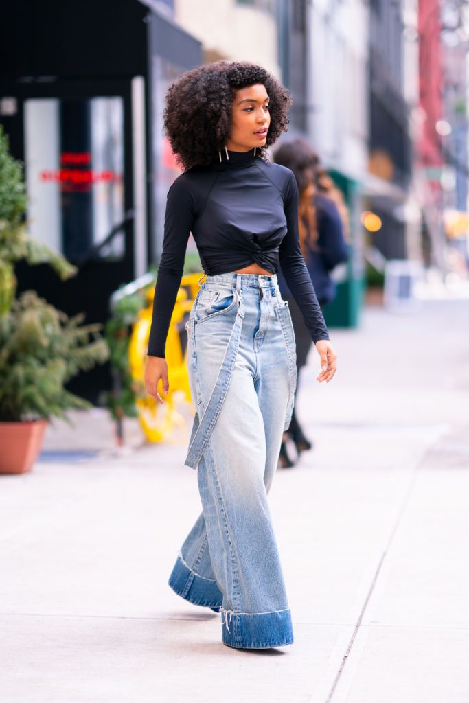 high waisted jeans casual outfit