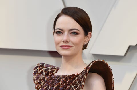 Emma Stone In Louis Vuitton Is A Sharp-Shouldered Goddess At The Oscars ...