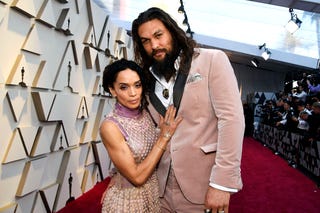 hollywood, california 24 februari l r lisa bonet en jason momoa wonen de 91e jaarlijkse academieprijzen bij in hollywood and highland op 24 februari 2019 in hollywood, california photo by kevork djanseziangetty images