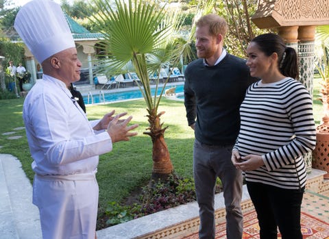 Meghan Markle dan Pangeran Harry bertemu dengan Chef Moha di Maroko (dok. Cosmopolitan)