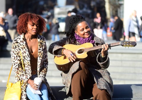 Street performance, Guitar, Musician, People, Guitarist, String instrument, Music, String instrument, Yellow, Plucked string instruments, Street performance, Guitar, Musician, People, Guitarist, String instrument, Music, String instrument, Yellow, Plucked string instruments,
