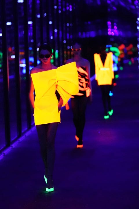 Neon Trend Runway Streetstyle — How To Wear Neon