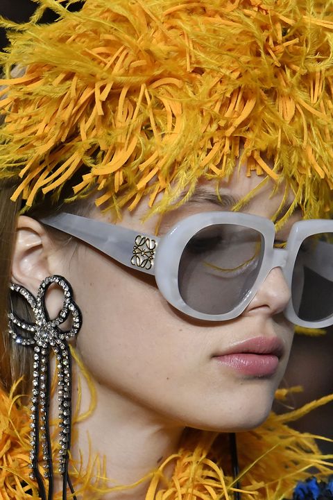 Eyewear, Hair, Sunglasses, Yellow, Cool, Hairstyle, Glasses, Blond, Fun, Vision care, 