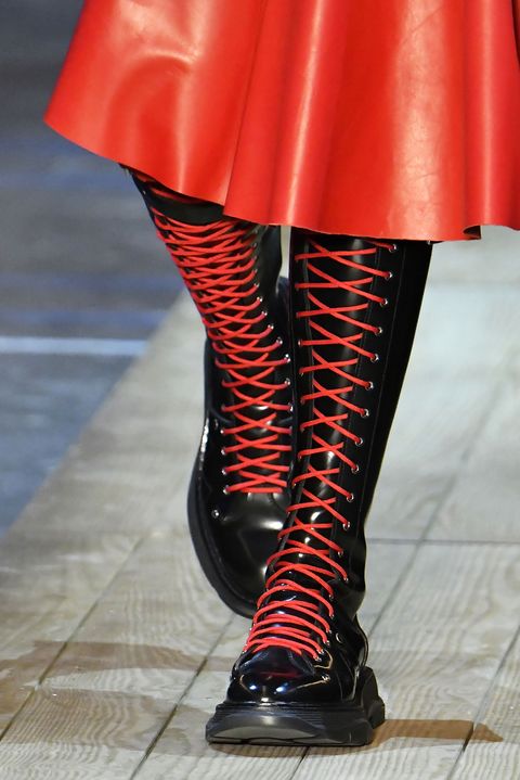 Red, Leg, Human leg, Footwear, Clothing, Fashion, Thigh, Tights, Street fashion, Joint, 