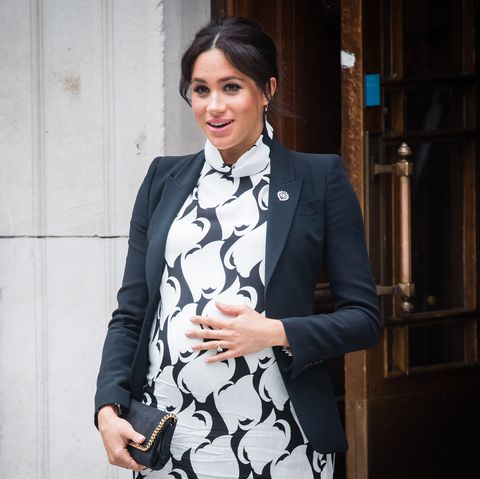A midwife shares all the evidence that suggests Meghan is having twins