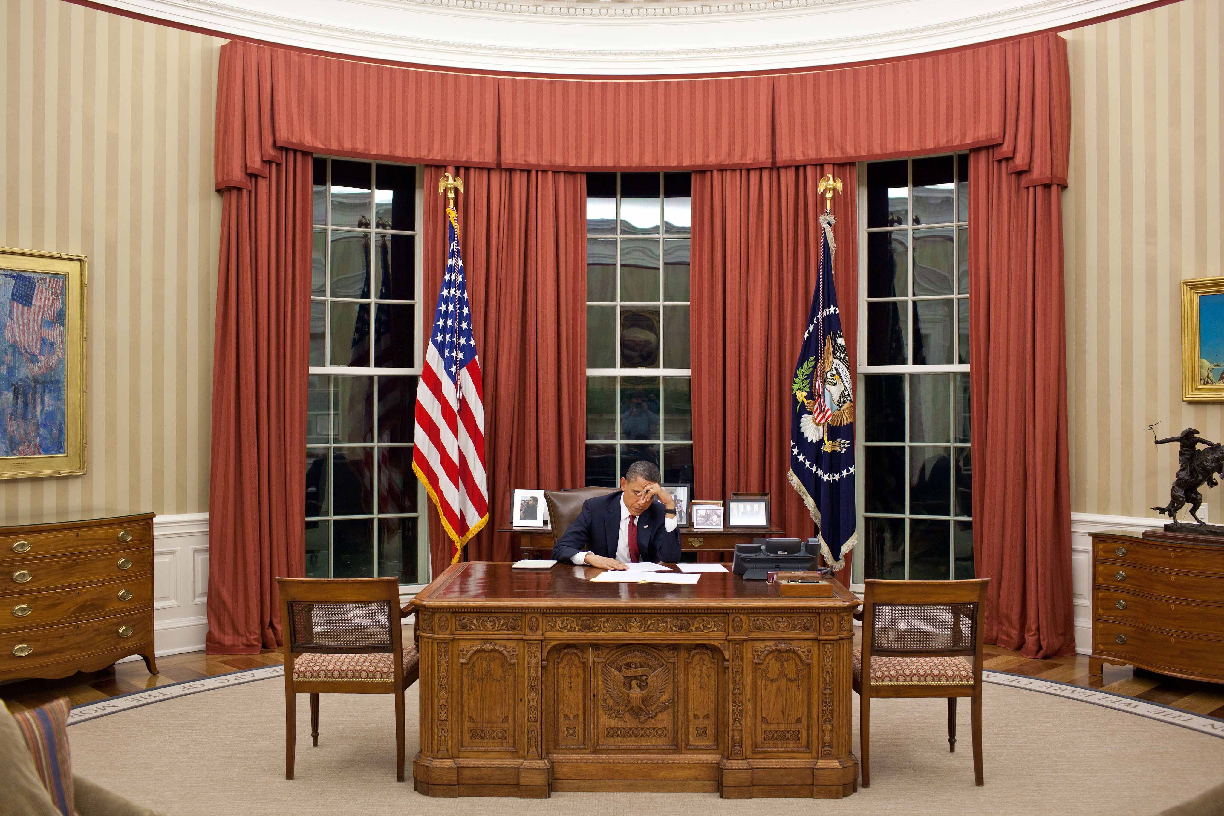 Featured image of post Oval Office Zoom Background Hd : Oval office zoom background here is the oval office zoom background you can download for free.