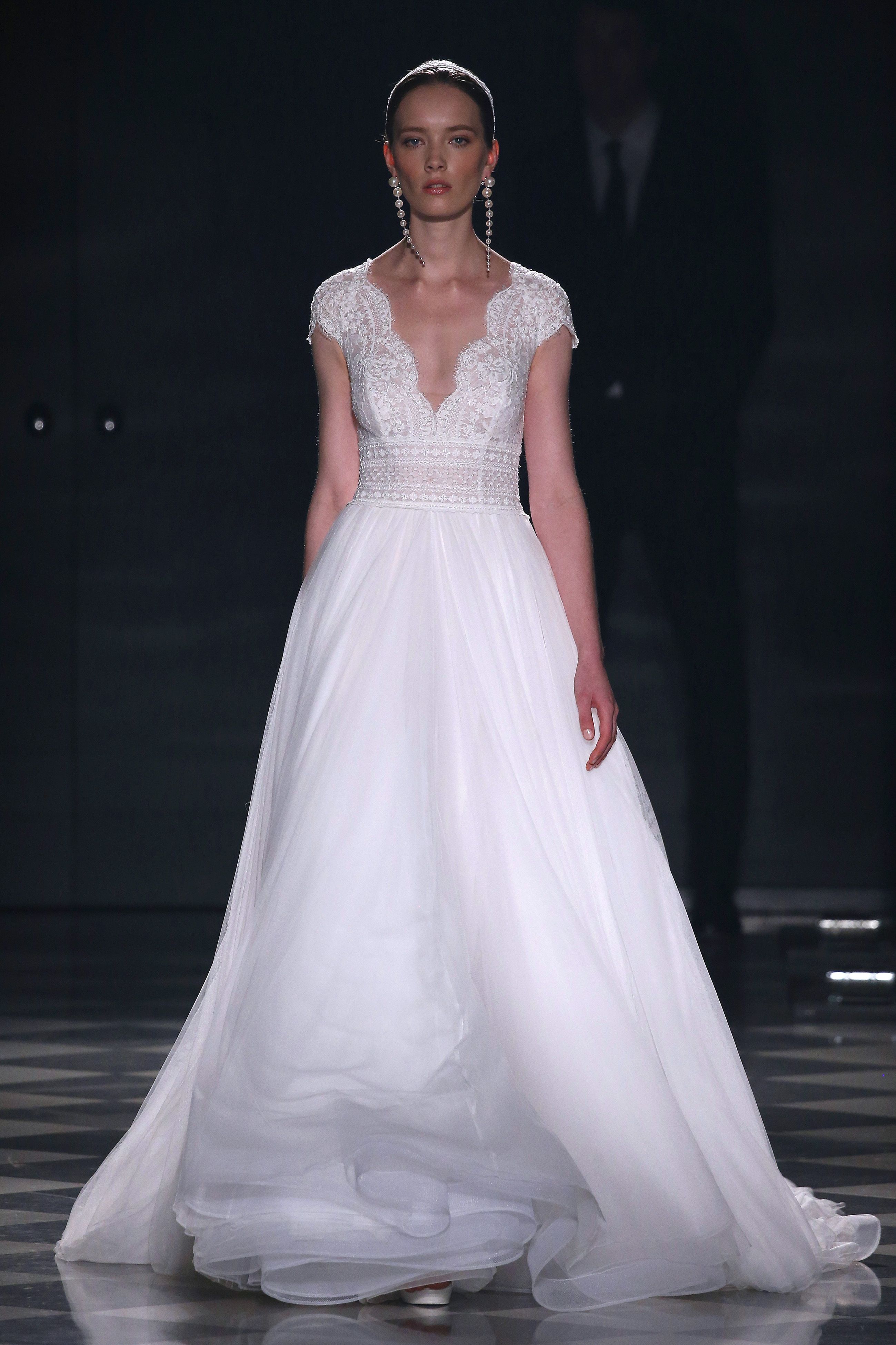 Los vestidos novia de Clará en su colección 2020 desfilan en la Barcelona Bridal