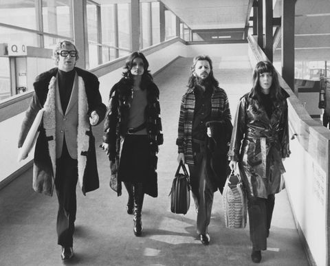 Fotos de famosos en aeropuertos durante la década de los 70