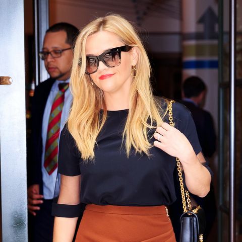 Reese Witherspoon S Dramatic Hair Makeover Cut Off All Her Hair