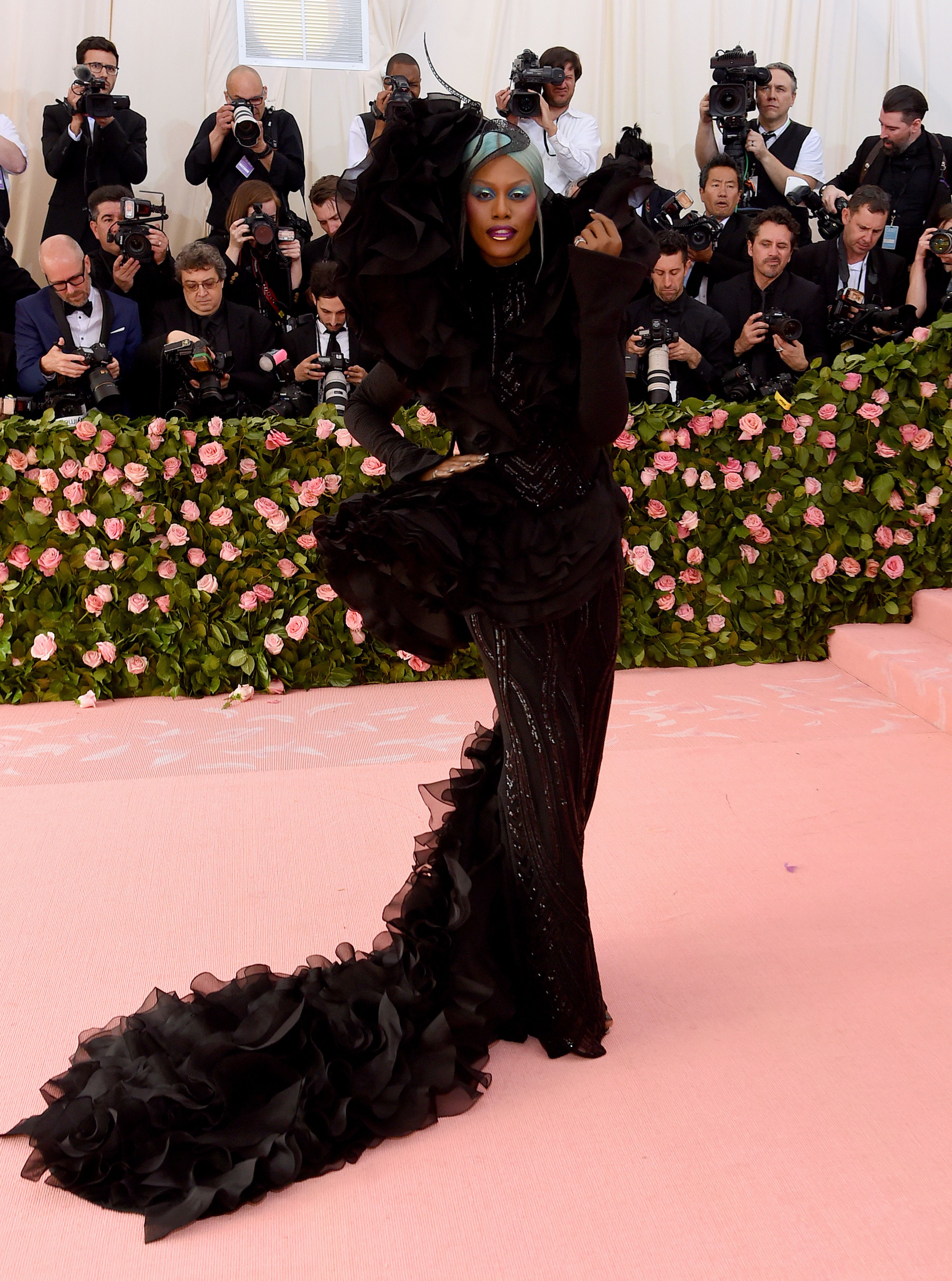 Met Gala 2019 Best Dressed Men And Women - Met Gala Camp Theme On Red ...