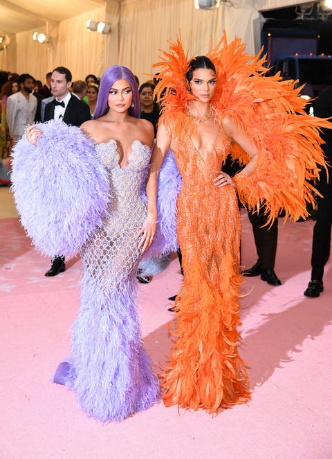 Kendall And Kylie Jenner Wear Matching Feather Dresses To The 2019 Met Gala 