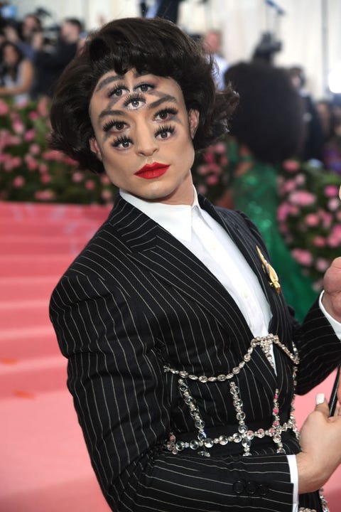 不自然が大正解 メットガラ19で最も 大げさ だったヘア メイクtop10 ハーパーズ バザー Harper S Bazaar 公式 不自然が大正解 メットガラ19で最も 大げさ だったヘア メイクtop10 ハーパーズ バザー Harper S Bazaar 公式