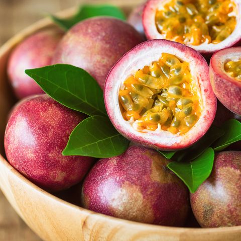 Passion fruit: nutritional benefits and recipe ideas