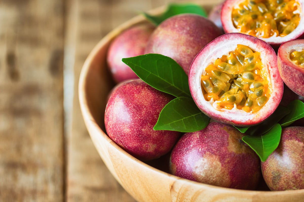 Passion fruit: nutritional benefits and recipe ideas