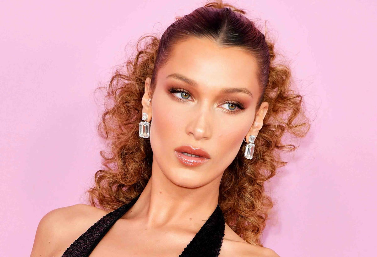 Bella Hadid Has Blonde Hair Now And Looks Just Like Gigi