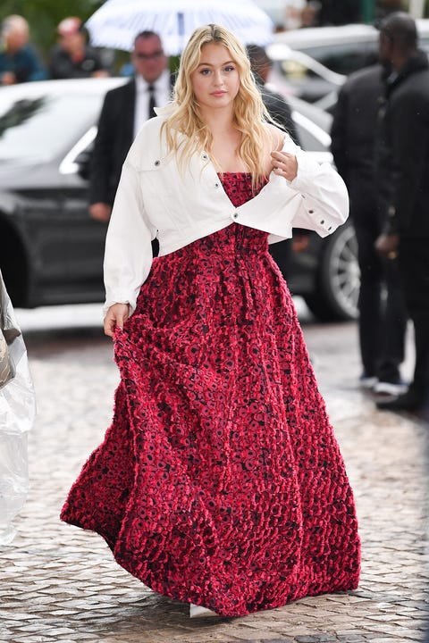 Textile, Style, Street fashion, Dress, Street, Fashion, Maroon, One-piece garment, Fashion model, Gown, Textile, Style, Street fashion, Dress, Street, Fashion, Maroon, One-piece garment, Fashion model, Gown,