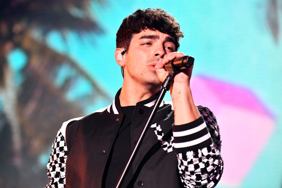 I Used to Like Nick Jonas the Best, and Now I Like Joe Jonas the Best
