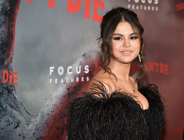 Selena Gomez Shows Off Her New Long Hairstyle