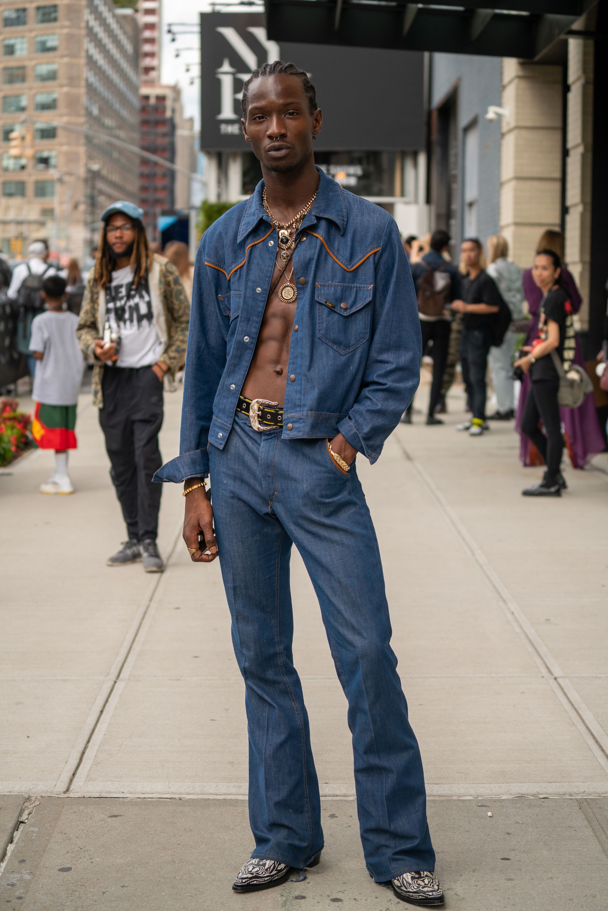 Aggregate more than 83 best outfit with denim jacket latest - in ...