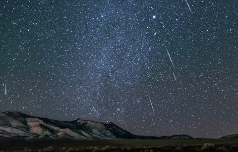 ふたご座流星群 12月13日がピーク 方角や時間 一緒に楽しめる冬の星座まで解説