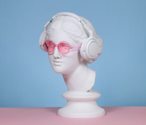 Female-plaster-head-headphones-eyeglasses