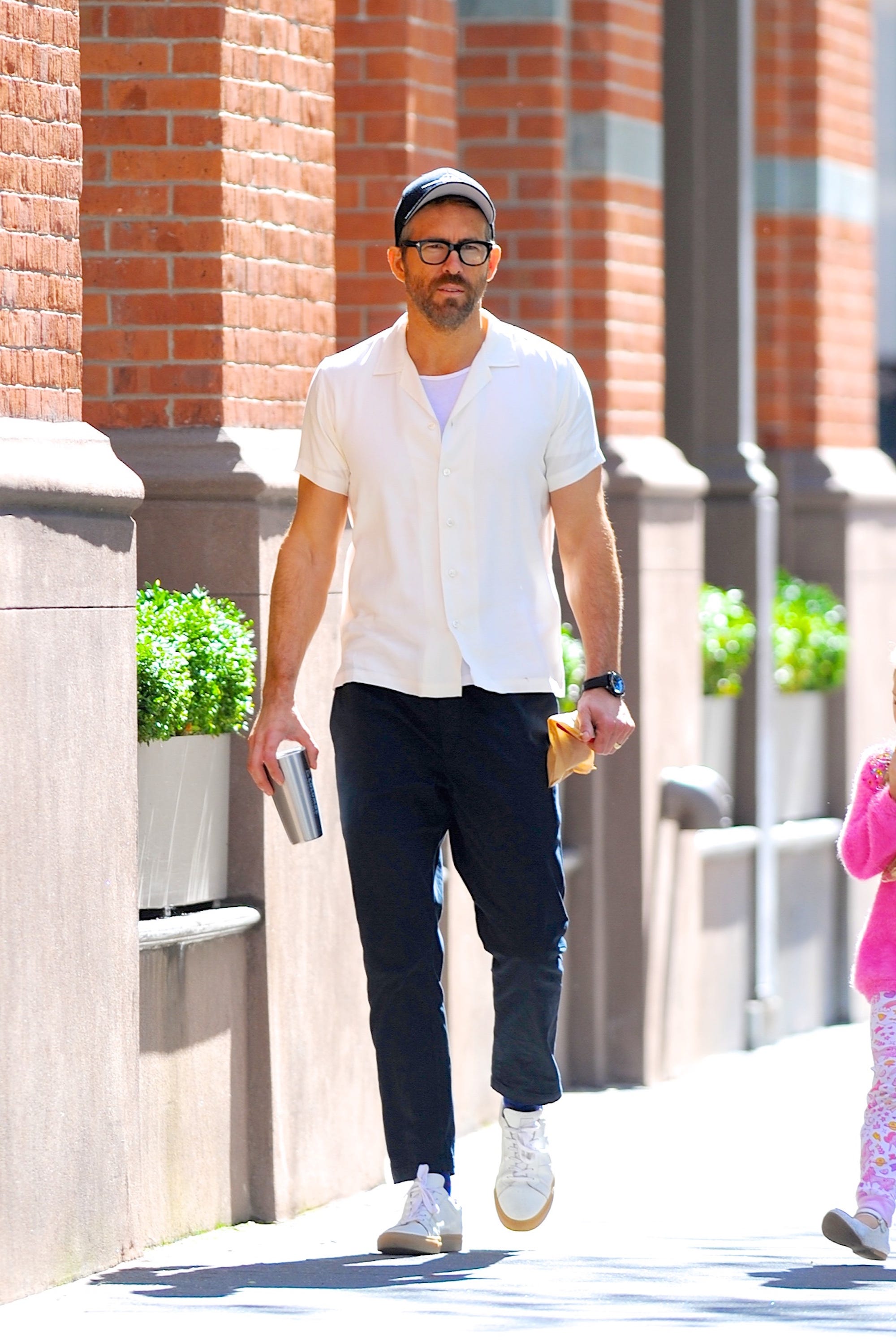 nueva york, ny 04 de octubre ryan reynolds es visto en Manhattan el 4 de octubre de 2019 en la ciudad de nueva york foto de robert kamaugc images