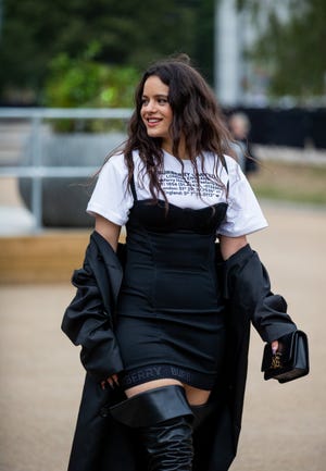 Rosalía tiene las botas de Prada más repetidas en el street style