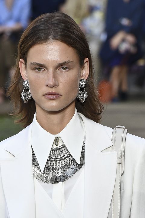 Gucci Miu Miu Jewelry Trend – How to Wear Oversized Jewelry