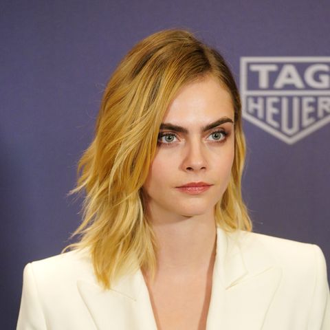 Cara Delevingne Dyes Her Hair Black Hair And Looks So Different