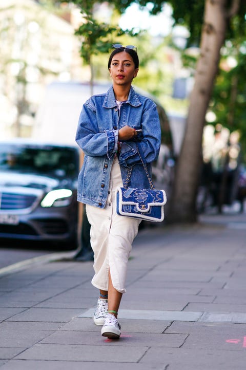 16 Cute Denim Jacket Outfits For Women To Wear In 21