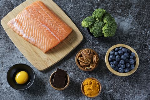 healthy nootropic food including salmon, broccoli, blueberries, nuts, turmeric, dark chocolate, and egg yolk