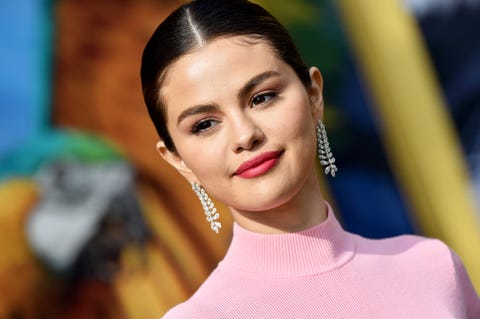 Selena Gomez S Curly Hair Bangs Is The Look Of 2020