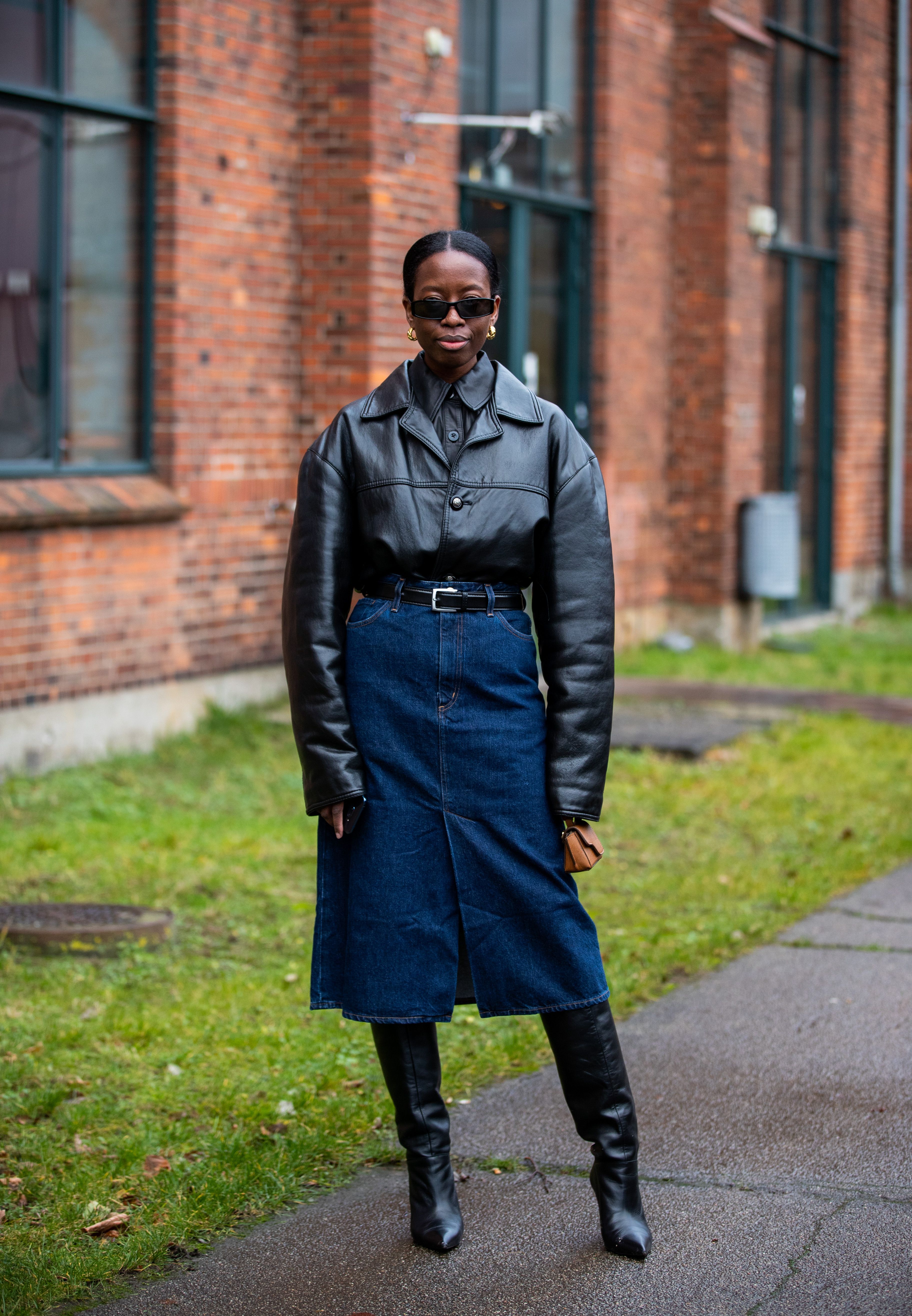 black denim skirt outfit