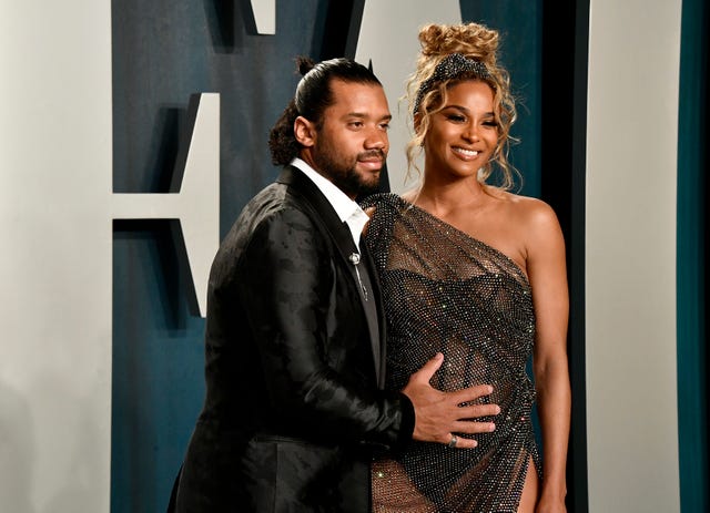 beverly hills, california february 09 l r russell wilson and ciara attend the 2020 vanity fair oscar party hosted by radhika jones at wallis annenberg center for the performing arts on february 09, 2020 in beverly hills, california photo by frazer harrisongetty images