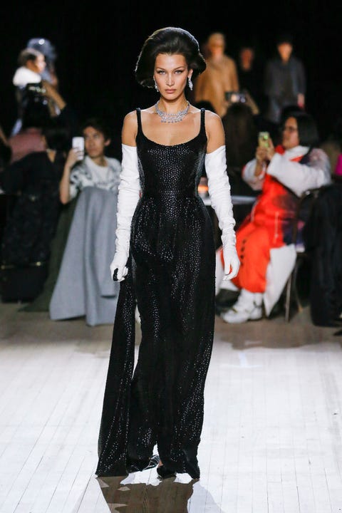 Bella Hadids meest memorabele catwalk-momenten tot nu toe