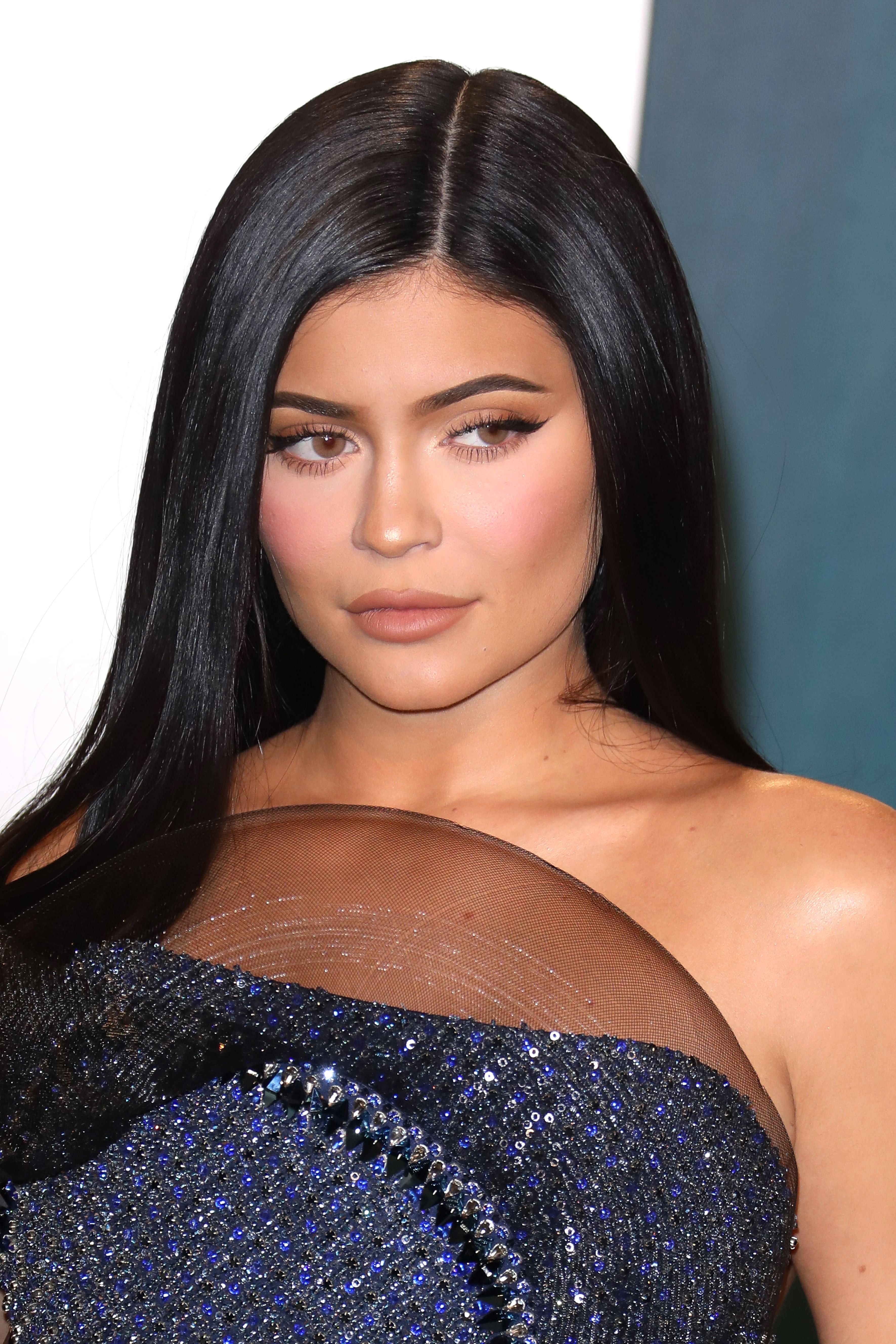 Kylie Jenner S New Hair Transformation Is So E Girl