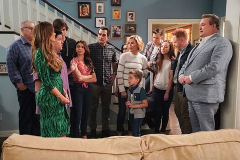El reparto de la serie "Modern Family" en una secuencia de la temporada número once, la última de la serie.