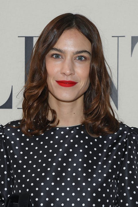 Nước hoa yêu thích của Alexa Chung | Favorite perfume of Hollywood female stars | Cre: Harpersbazaar