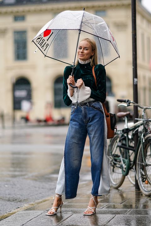 35 looks para vestir en un día de lluvia según las expertas