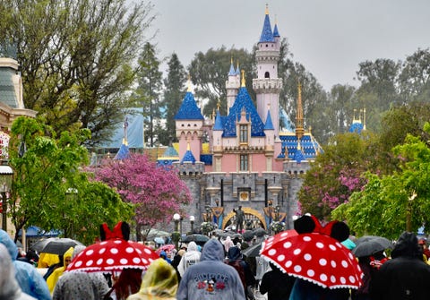 Disneyland will temporary close the Disneyland Resort in Anaheim in response to the expanding threat posed by the Coronavirus pandemic. The closure takes effect Saturday and lasts through the end of March. Disneyland will temporary close the Disneyland Resort in Anaheim in response to the expanding threat posed by the Coronavirus pandemic. The closure takes effect Saturday and lasts through the end of March.