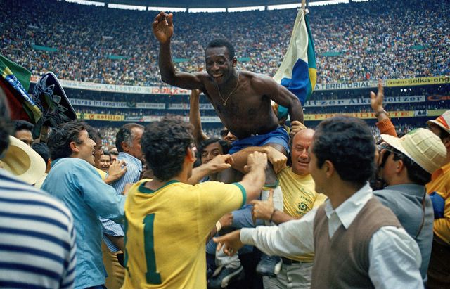 edson arantes do nascimento pele of brazil celebrates the victory after winnings the 1970 world cup in mexico match between brazil and italy at estadio azteca on 21 june in città del messico mexico photo by alessandro sabattinigetty images