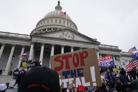 写真集 選挙結果に抗議して米国議会議事堂を襲撃するワシントンd Cのトランプ支持者たち