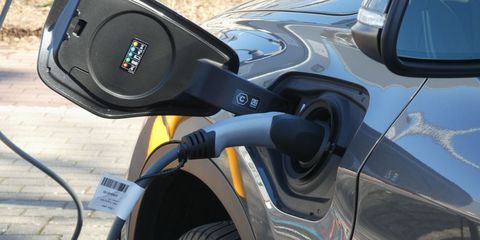 21 february 2021, north rhine westphalia, cologne an electric car charging at an electric vehicle charging station photo horst galuschkadpa photo by horst galuschkapicture alliance via getty images