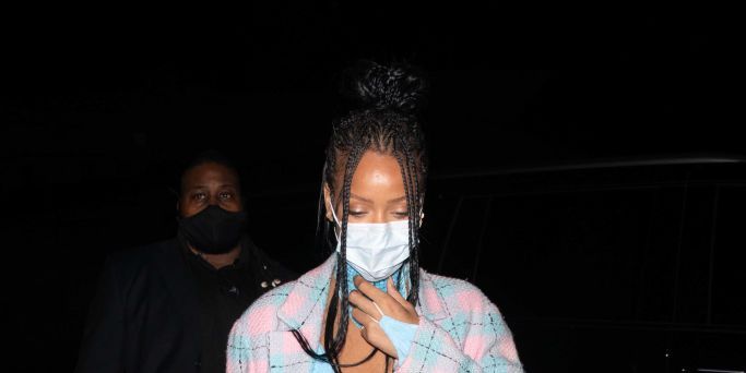 Rihanna just wore a set of blue and pastel pink on display
