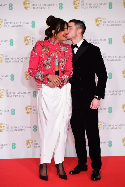 Priyanka Chopra Nick Jonas Have A Pda Moment At The Baftas