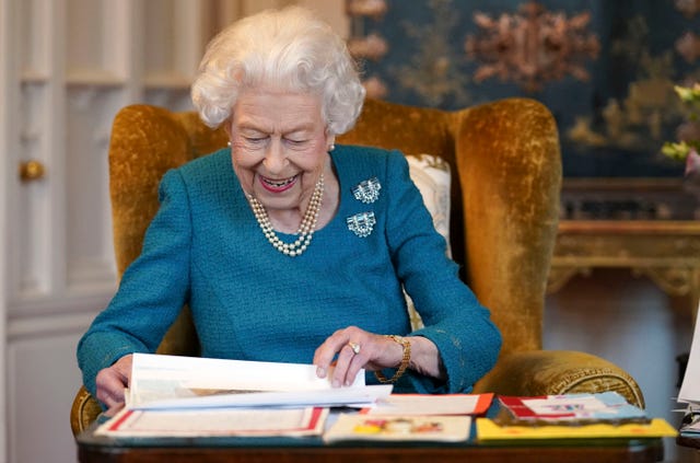 windsor, england february 04 queen elizabeth ii views a display of memorabilia from her golden and platinum jubilees in the oak room at windsor castle on february 4, 2022 in windsor, england the queen has since travelled to her sandringham estate where she traditionally spends the anniversary of her accession to the throne february 6 a poignant day as it is the date her father king george vi died in 1952 photo by steve parsons wpa poolgetty images