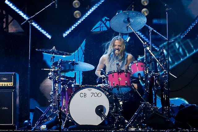 santiago, chile march 20 dave grohl and taylor hawkins of the foo fighters perform during day three of lollapalooza chile 2022 at parque bicentenario cerrillos on march 20, 2022 in santiago, chile photo by marcelo hernandezgetty images